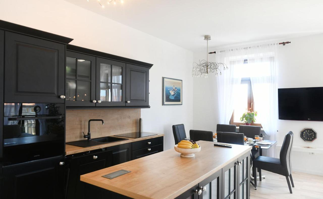 Divia Apartment Rijeka Bagian luar foto