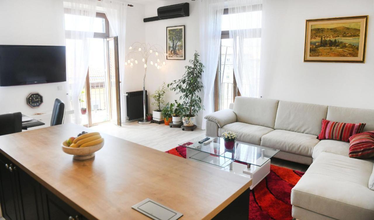 Divia Apartment Rijeka Bagian luar foto