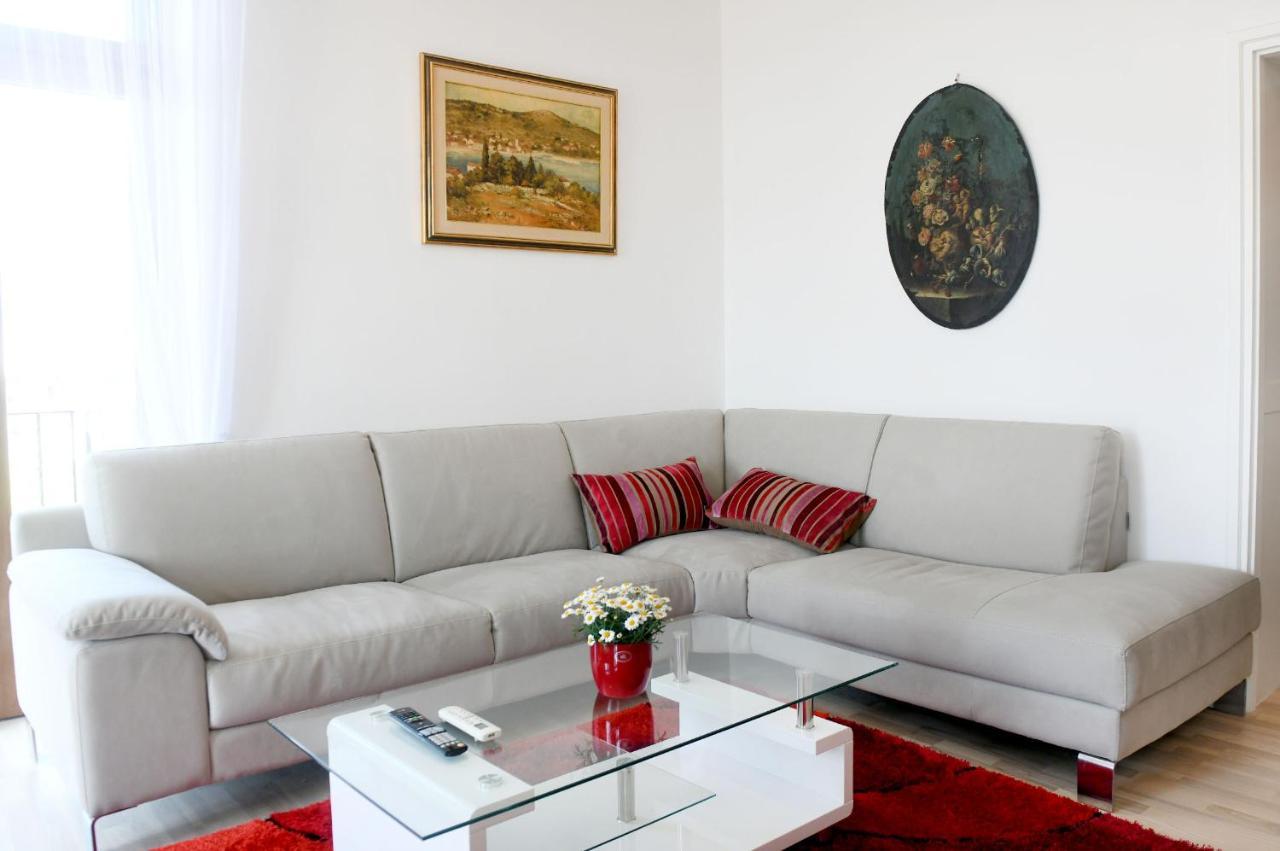 Divia Apartment Rijeka Bagian luar foto