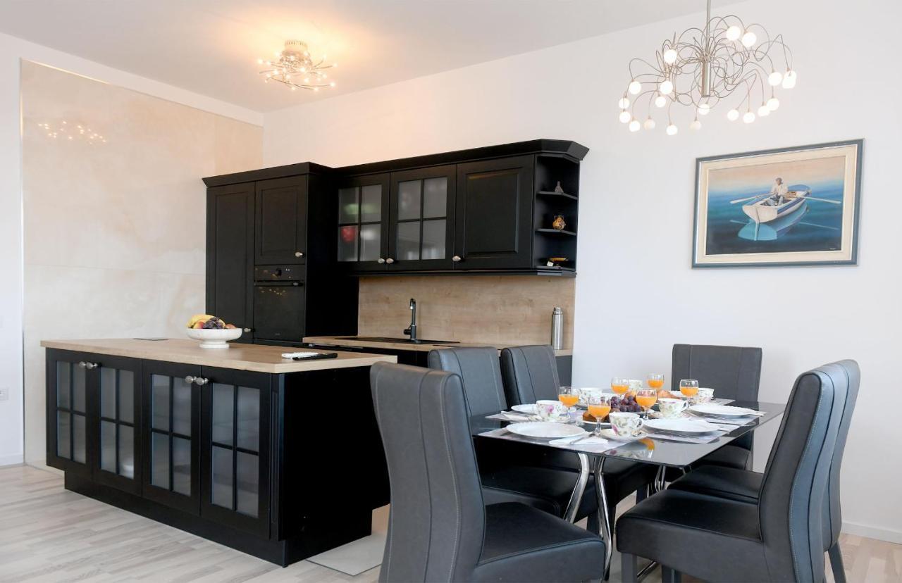 Divia Apartment Rijeka Bagian luar foto