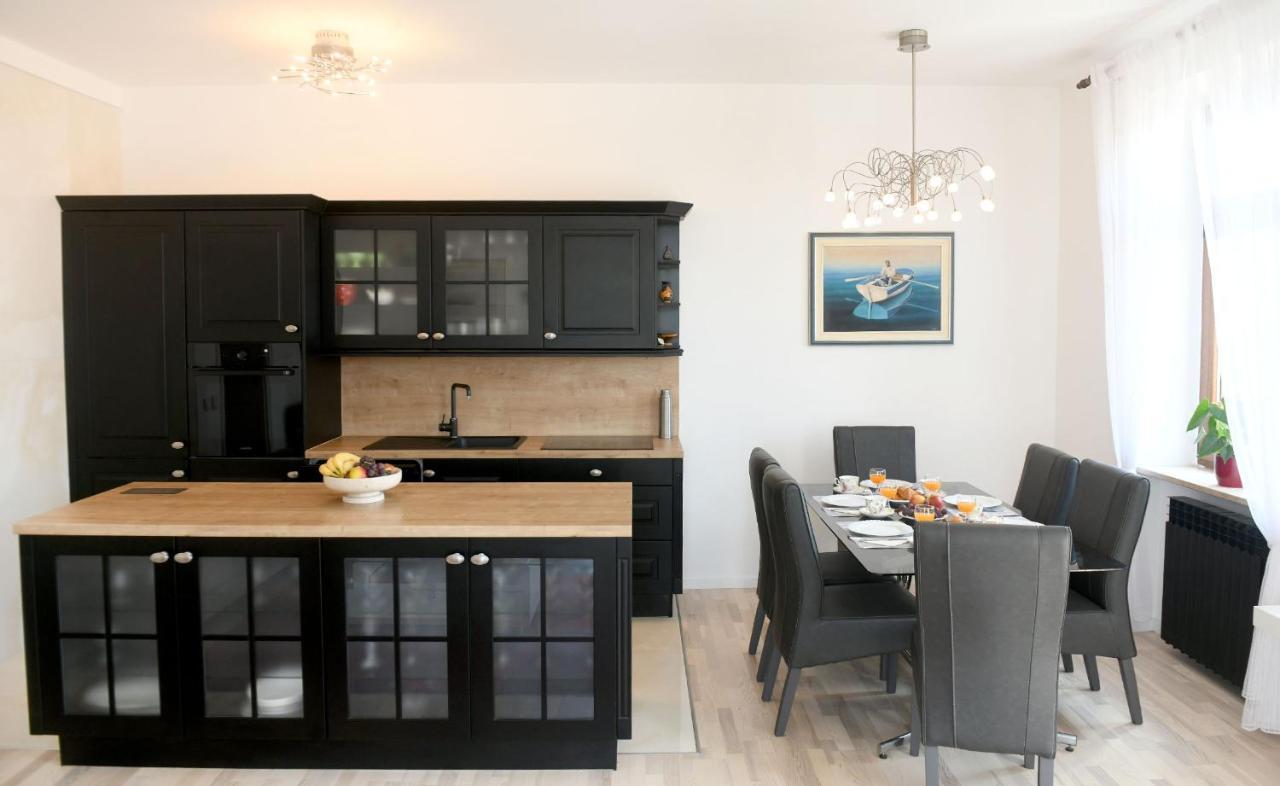 Divia Apartment Rijeka Bagian luar foto