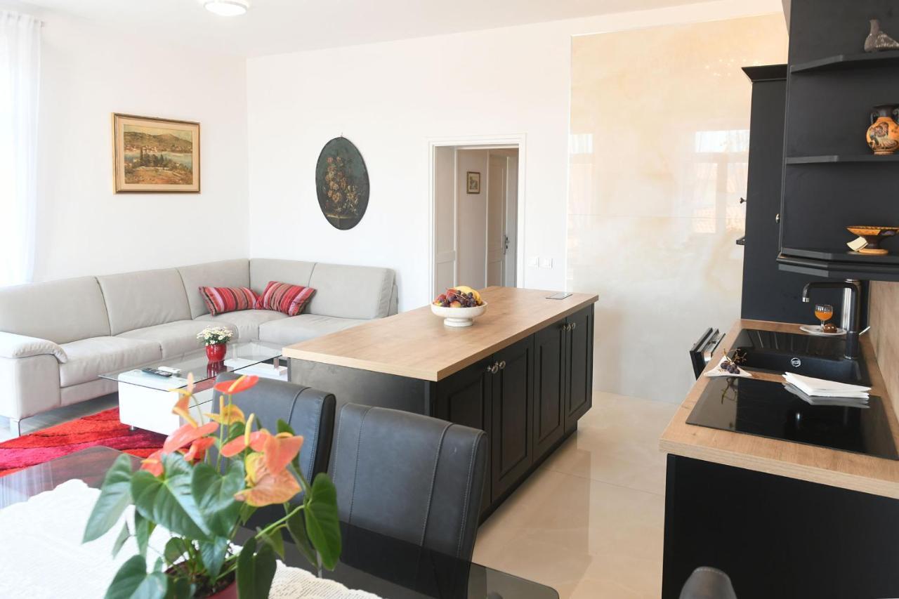 Divia Apartment Rijeka Bagian luar foto