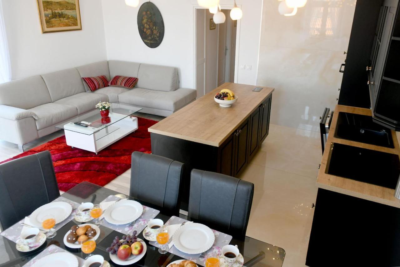 Divia Apartment Rijeka Bagian luar foto